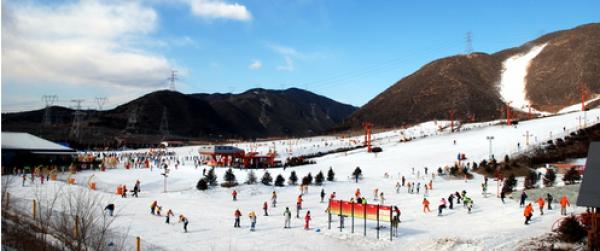 北京金隅凤山温泉度假村标准间/大床房1晚+双早+温泉门票2张+滑雪票2张