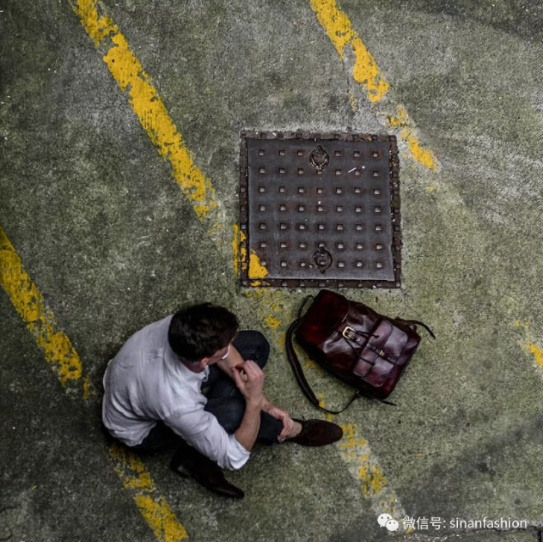 跟心仪的她第一次约会 我该背什么包?