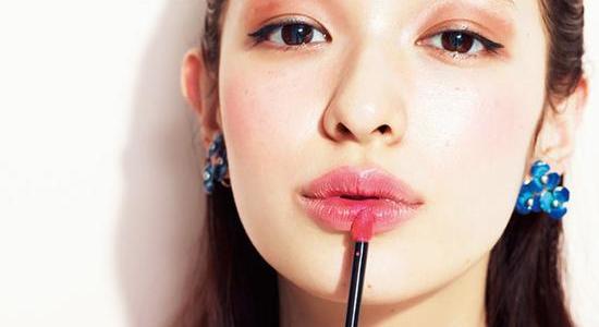  “春光乍泄”，踏春出行唇妆打造元气清爽感