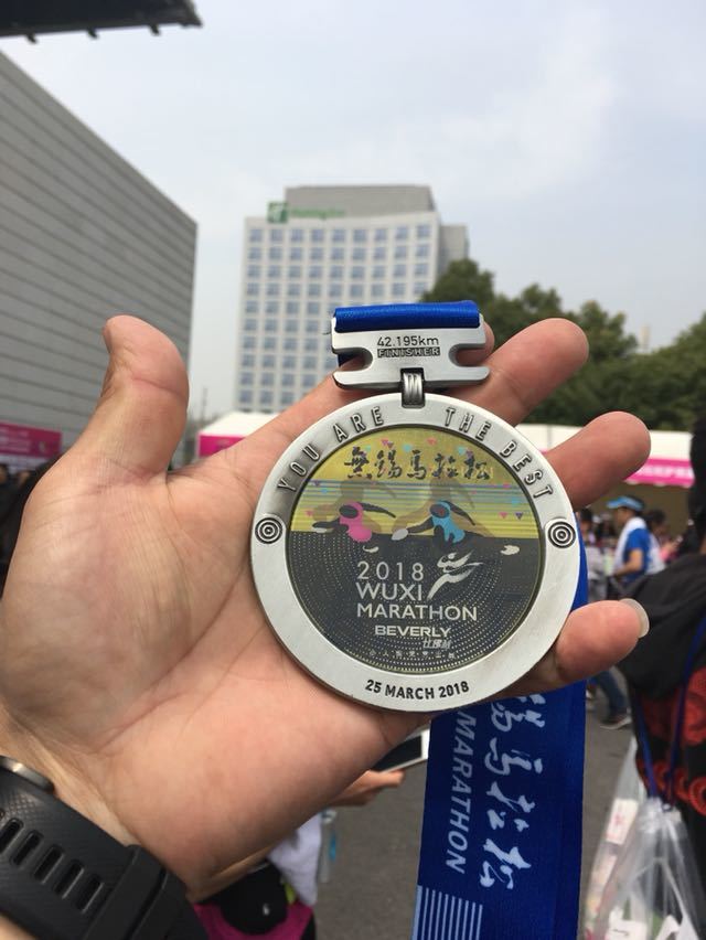 这次3.25号无锡马拉松上看见好多选手穿这双耐克新款跑鞋颜值爆棚