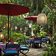 住在印尼闹市里的热带园林式酒店，你将会有数不尽的惊奇
