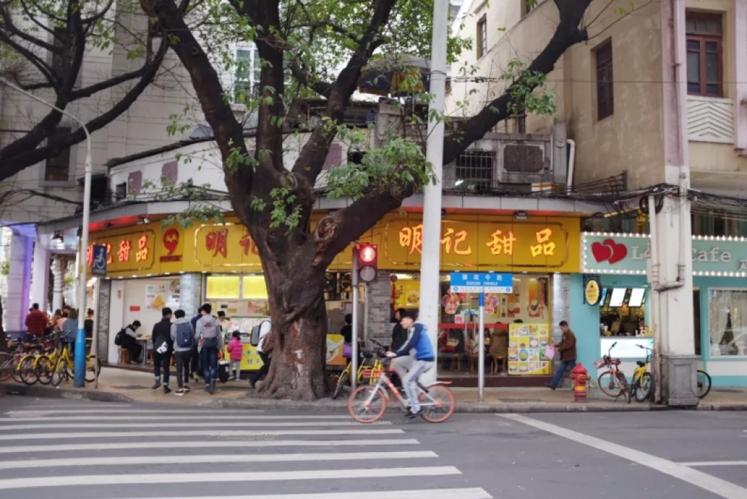 在广州，有哪些本地人私藏起来解馋的小吃店？