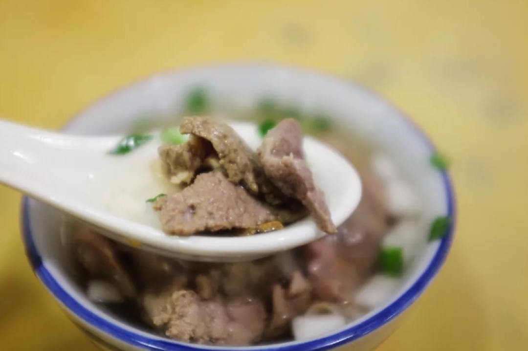 在广州，有哪些本地人私藏起来解馋的小吃店？