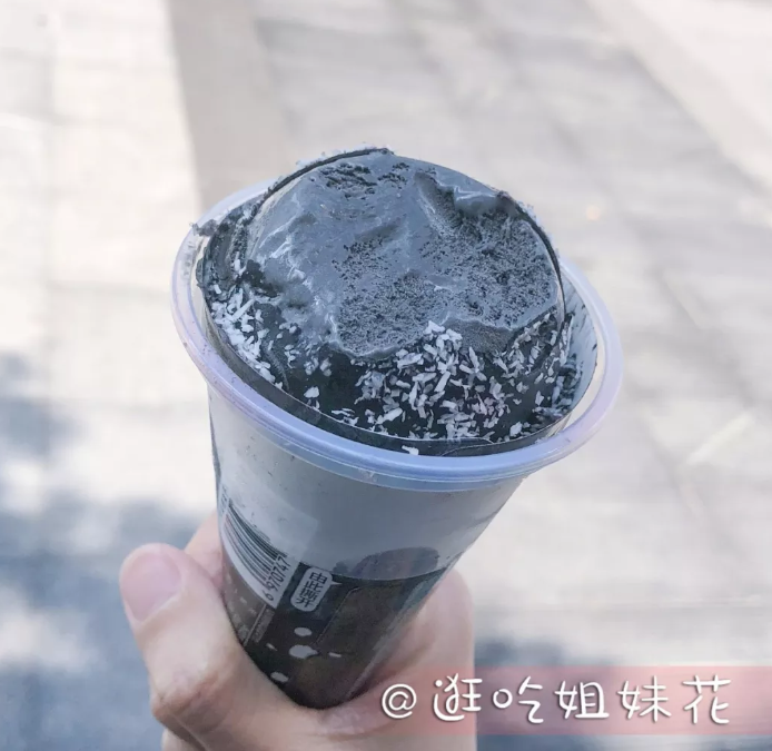 椰子灰椰子冻…点赞200w+的全家网红零食凭什么能火?