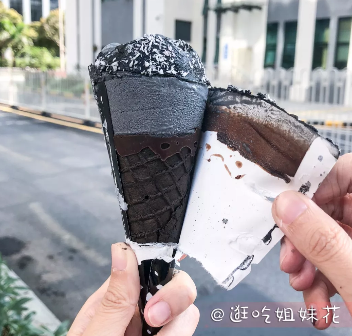 椰子灰椰子冻…点赞200w+的全家网红零食凭什么能火?