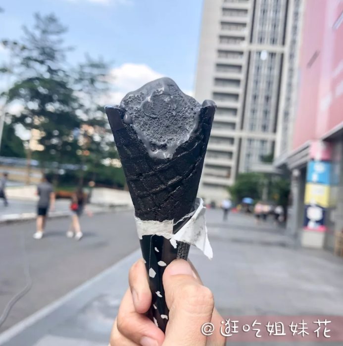 椰子灰椰子冻…点赞200w+的全家网红零食凭什么能火?