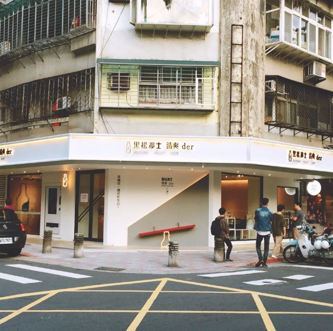 汽水界的「土黑壮」，如何秒变文艺小清新？