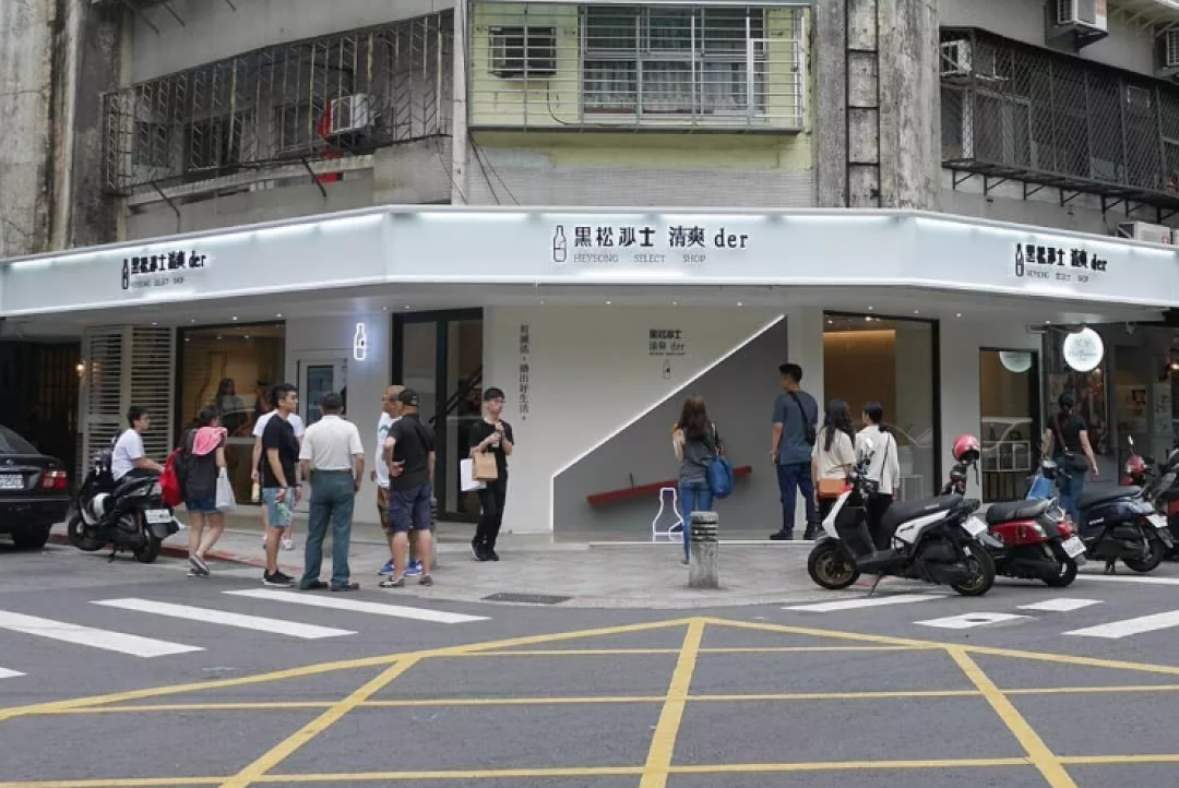 汽水界的「土黑壮」，如何秒变文艺小清新？