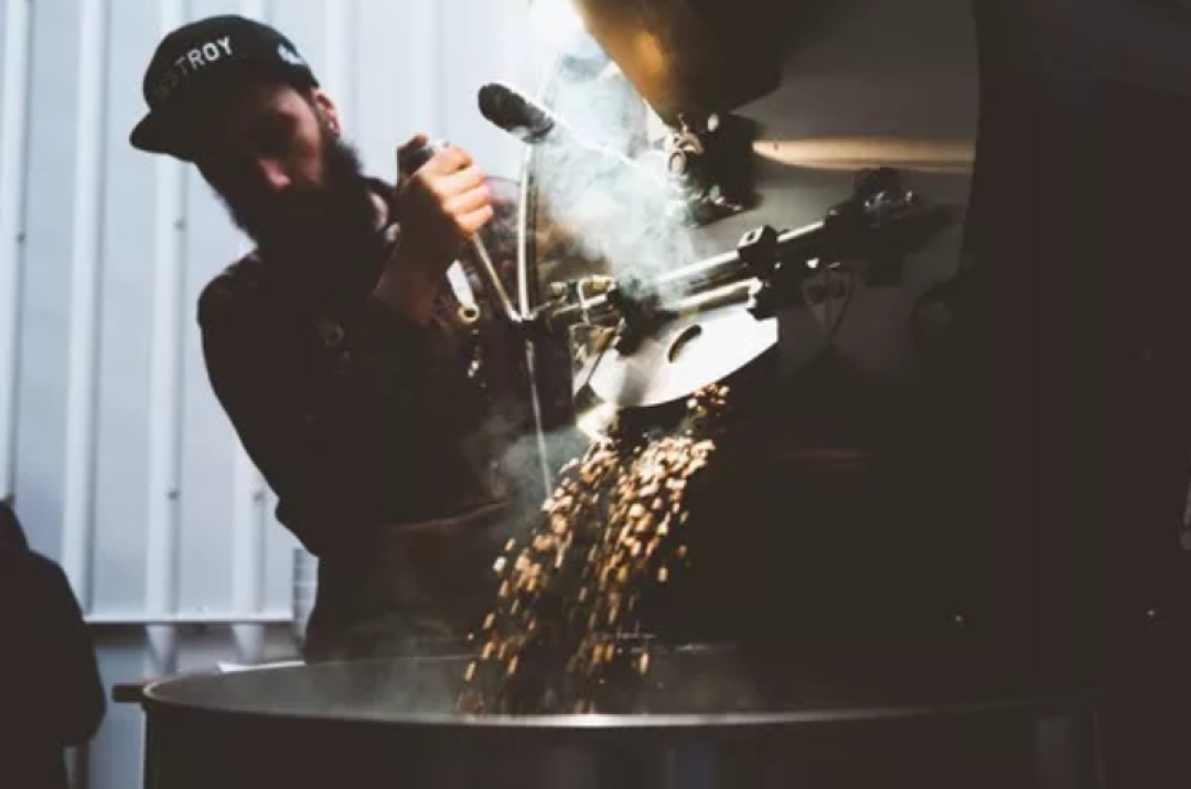 玩机车的人都太花哨？这群机车型男可在认真做CAFE！