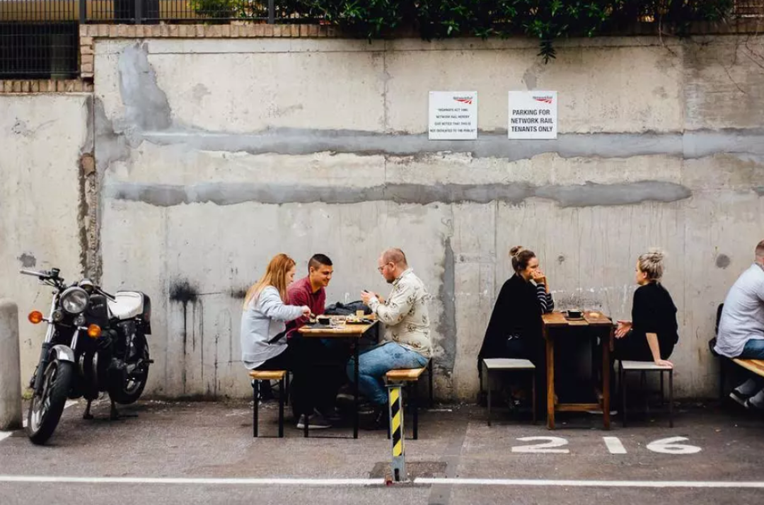 玩机车的人都太花哨？这群机车型男可在认真做CAFE！