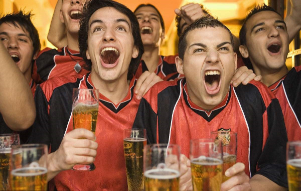 dúndún世界杯:喝着德国啤酒和德国球迷们一起dún、dún、dún
