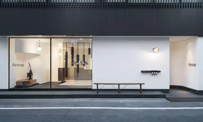 这家店的创始人叫板苹果的统一设计,100多家门店不重样,成为了世界城市的地标!