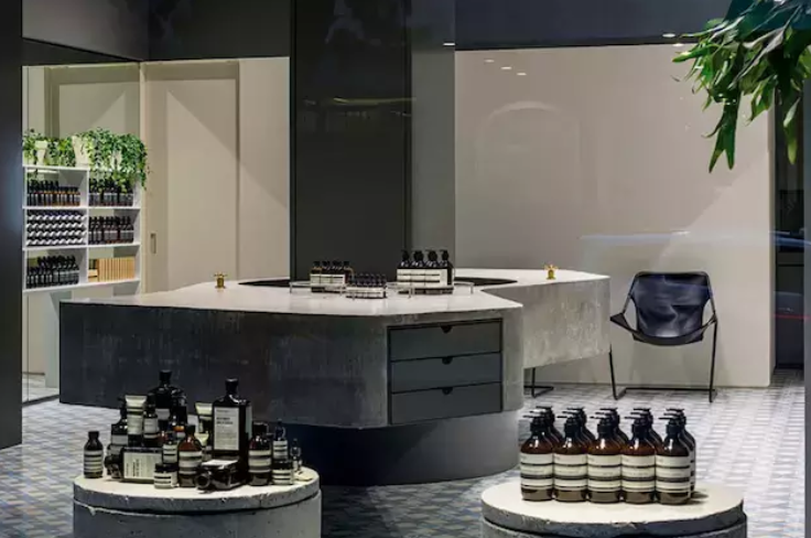 这家店的创始人叫板苹果的统一设计,100多家门店不重样,成为了世界城市的地标!