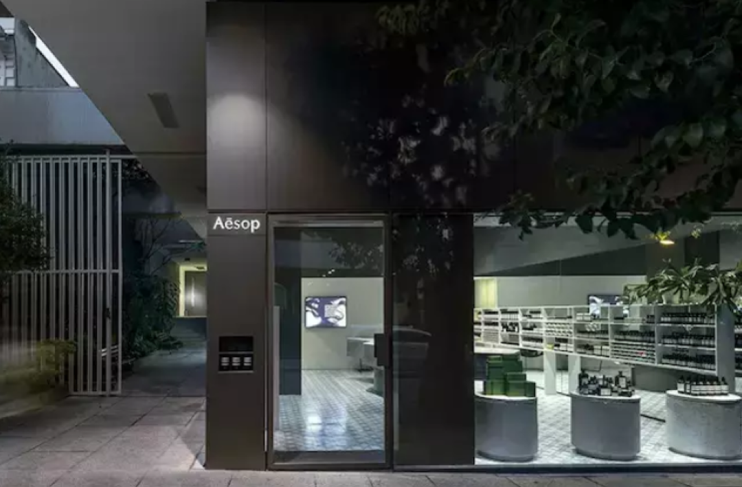 这家店的创始人叫板苹果的统一设计,100多家门店不重样,成为了世界城市的地标!
