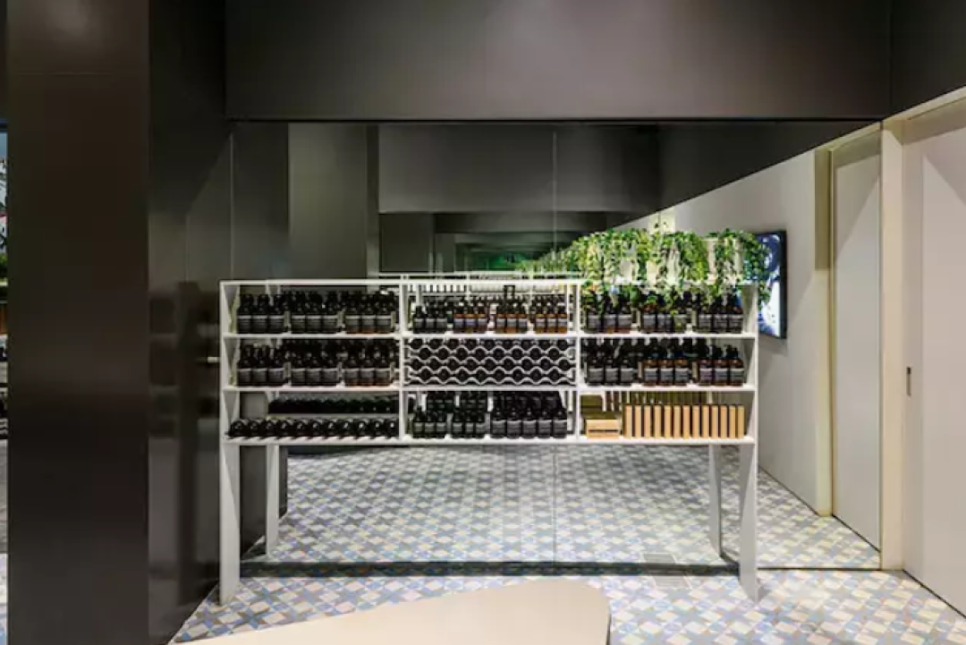 这家店的创始人叫板苹果的统一设计,100多家门店不重样,成为了世界城市的地标!
