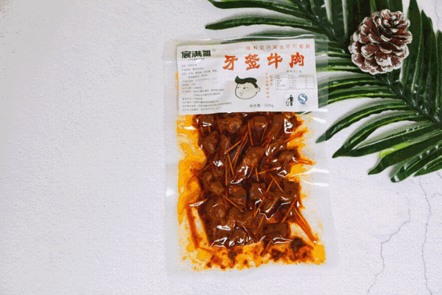 世界杯在左零食在右，肥宅告诉你快乐就是这么简单