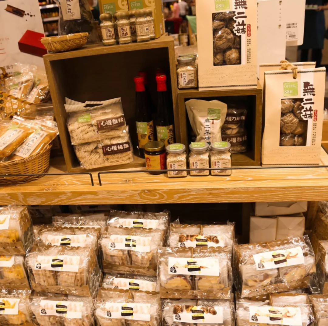 疯了！诚品直接把菜市场搬进书店，买菜大妈都激动了！