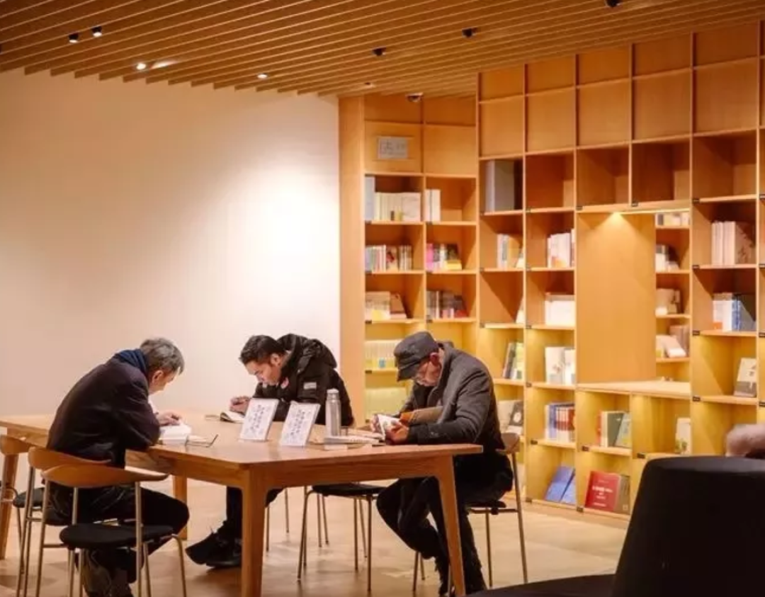 惊呆了!81岁高龄的新华书店整容成“网红”,颜值赛高!