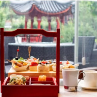 在法式酒店喝花园下午茶！定制餐具、15种甜品、小桥流水风景嗲！