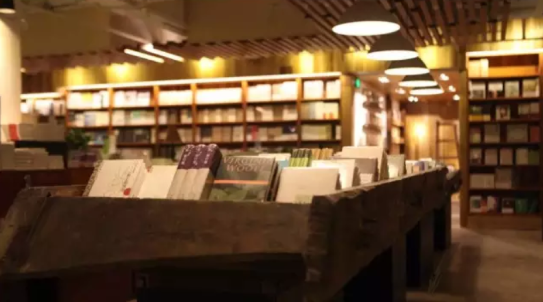 午夜12点,我在书店吃了一盘饺子丨逃离连锁店计划