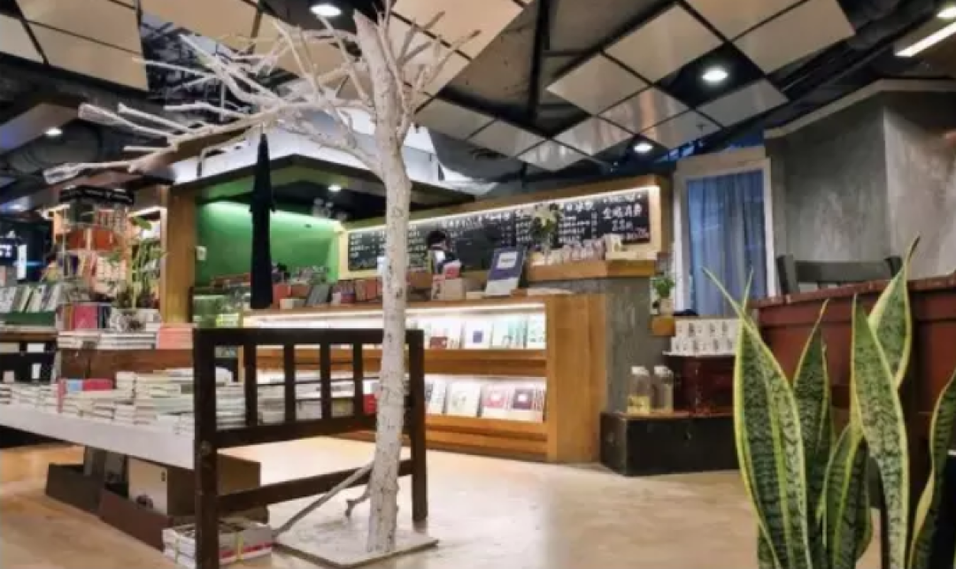 午夜12点,我在书店吃了一盘饺子丨逃离连锁店计划