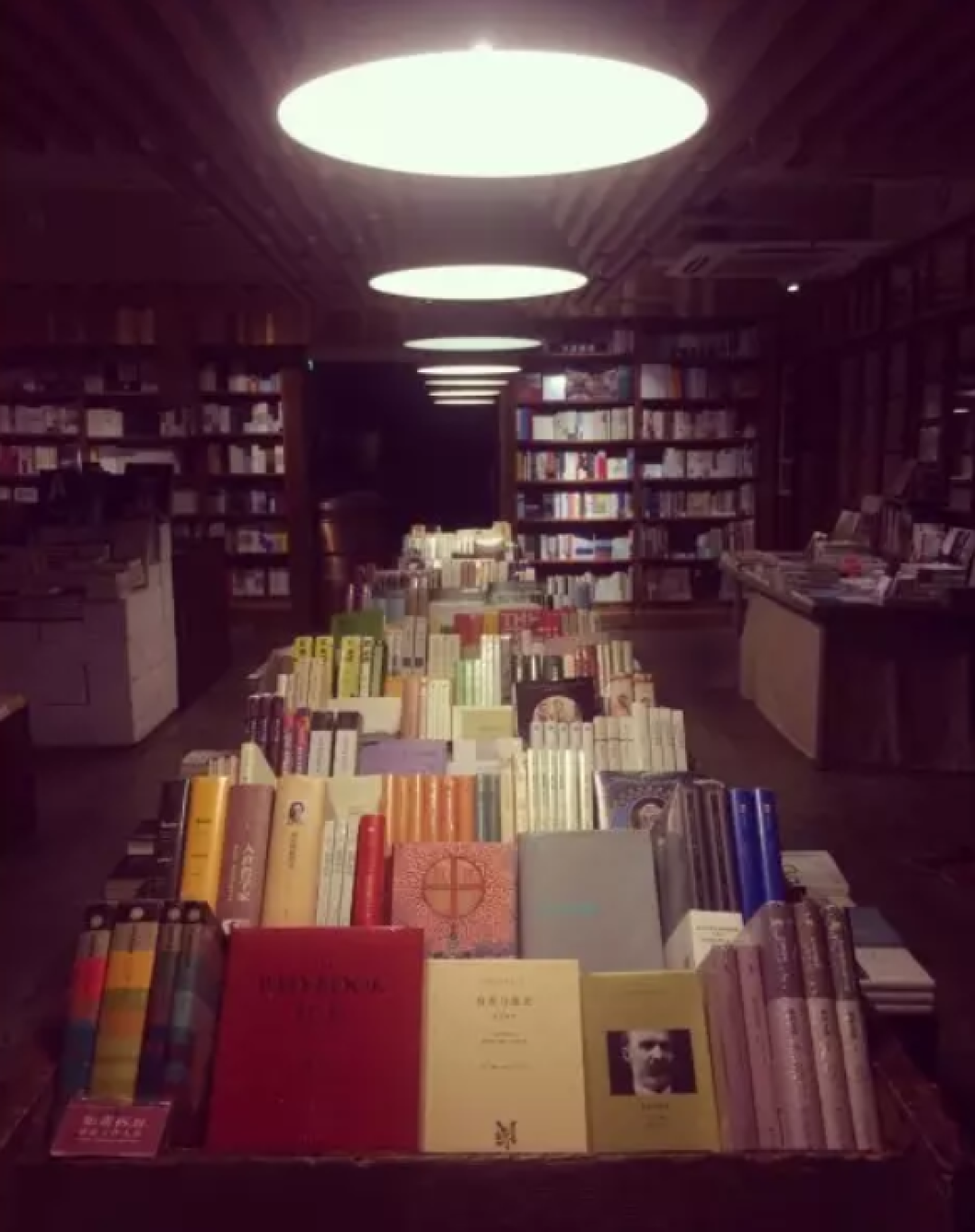 午夜12点，我在书店吃了一盘饺子丨逃离连锁店计划