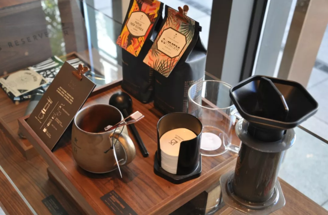 张大妈探店 | 星巴克全国最大旗舰店今日亮相北京，店里最大的亮点竟然不是咖啡！