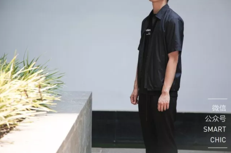 爱穿运动风的你,也许没想过这样穿