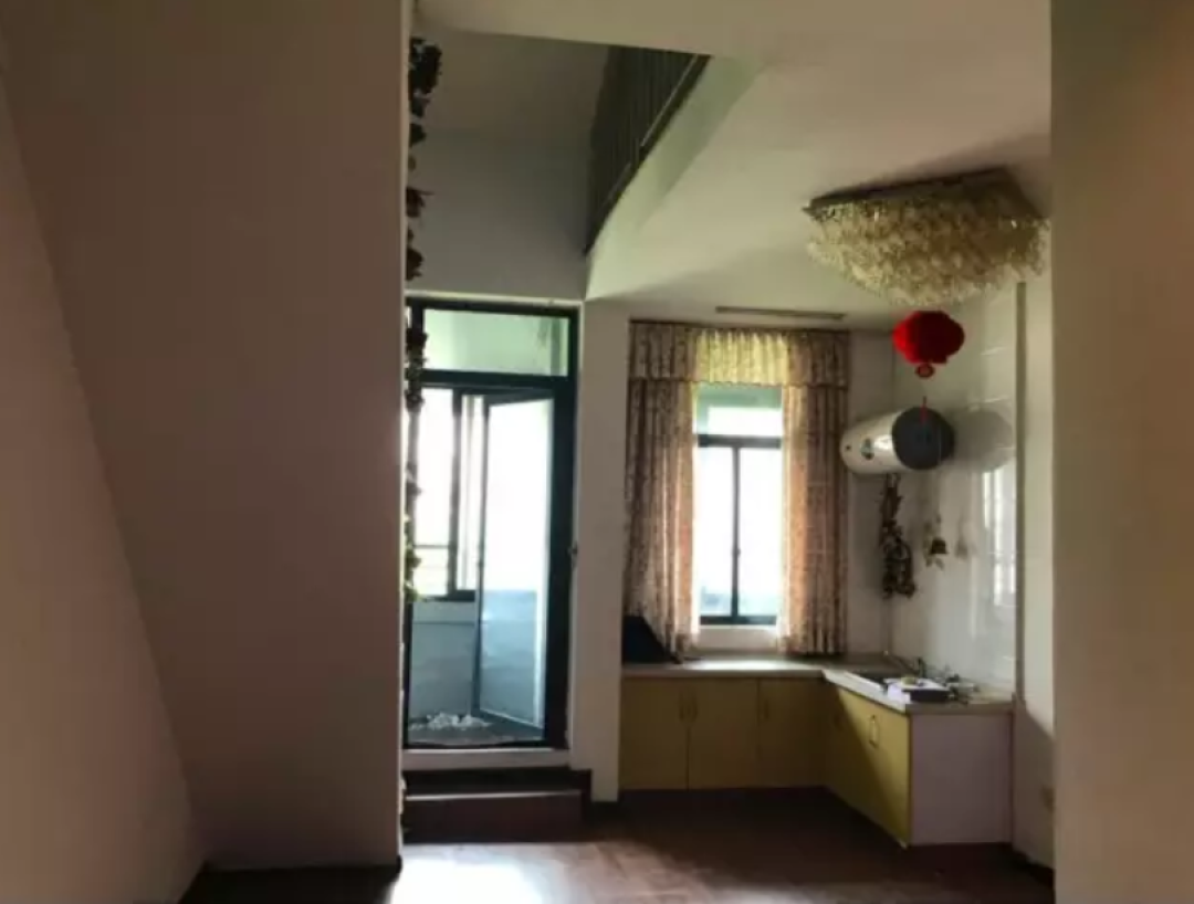 用好白墙油画老木头,50m²二手房也能像欧洲博物馆一样