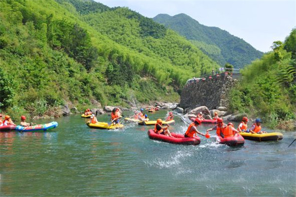 暑期特惠：安吉君澜度假酒店1晚住宿（含双早）＋双人漂流3选1