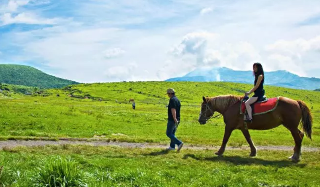 活火山、趣味列车、神奇温泉……寓教于乐的暑假之旅就应该这样