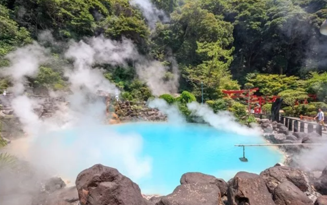 活火山、趣味列车、神奇温泉……寓教于乐的暑假之旅就应该这样