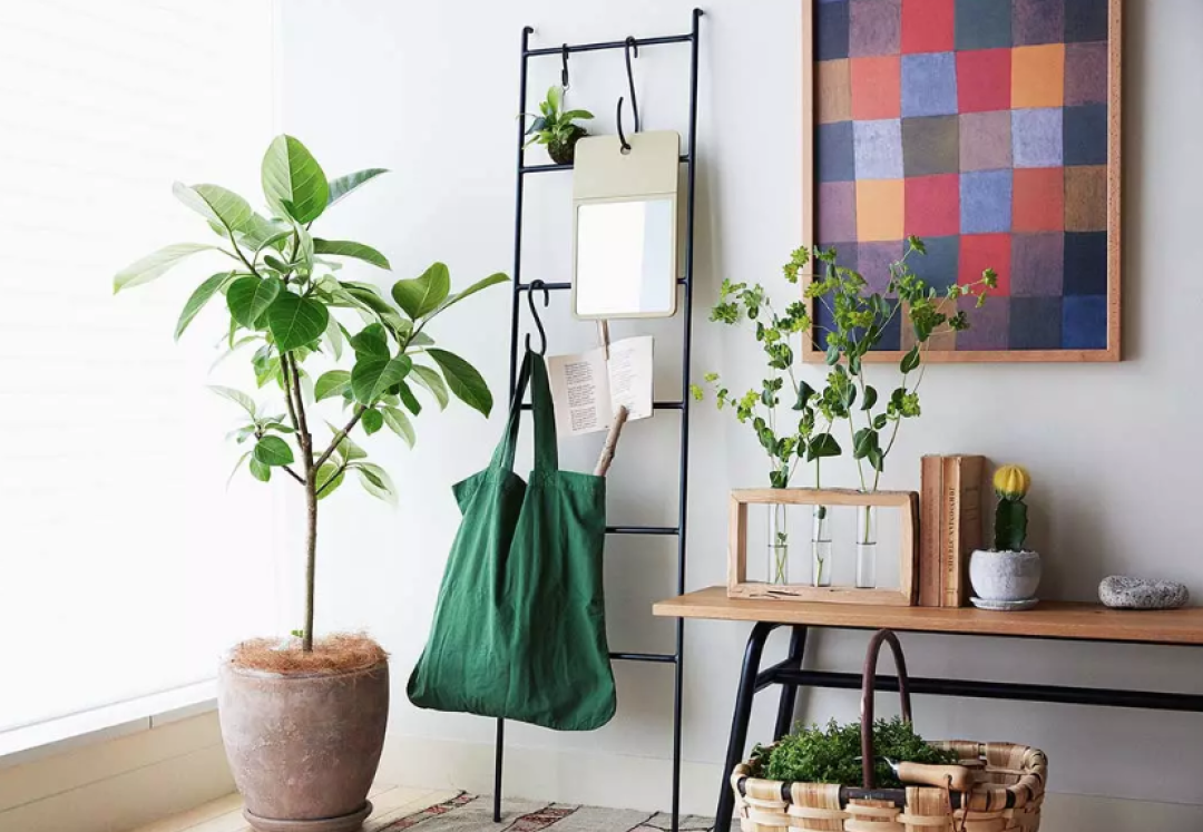 卖家具，卖服饰，还卖日用杂货，这个彩色版“MUJI”店好看起来，就没宜家什么事儿