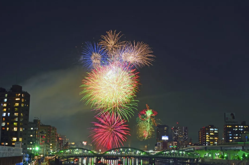 一年一次的浪漫之约 今夏最值得一看的10场花火大会！