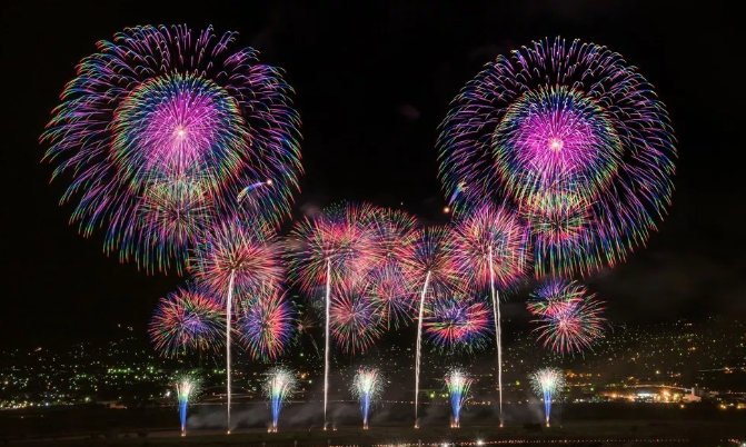 一年一次的浪漫之约 今夏最值得一看的10场花火大会！