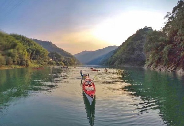 黄山齐云山祥富瑞精品客栈2晚度假套餐(2晚住宿+双人皮划艇+齐云山门票2张）