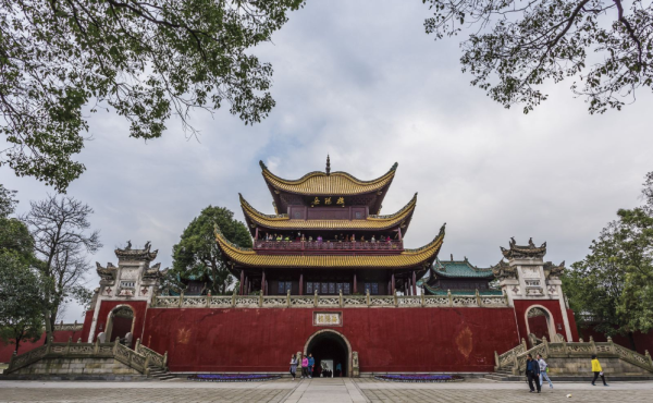 夏日必备的撸串圣地巡礼！给根签儿，就能撬起整个烧烤摊