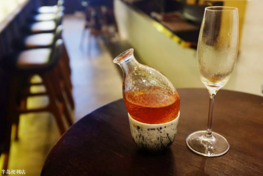 到香港电影里的中环,走一走,喝一杯