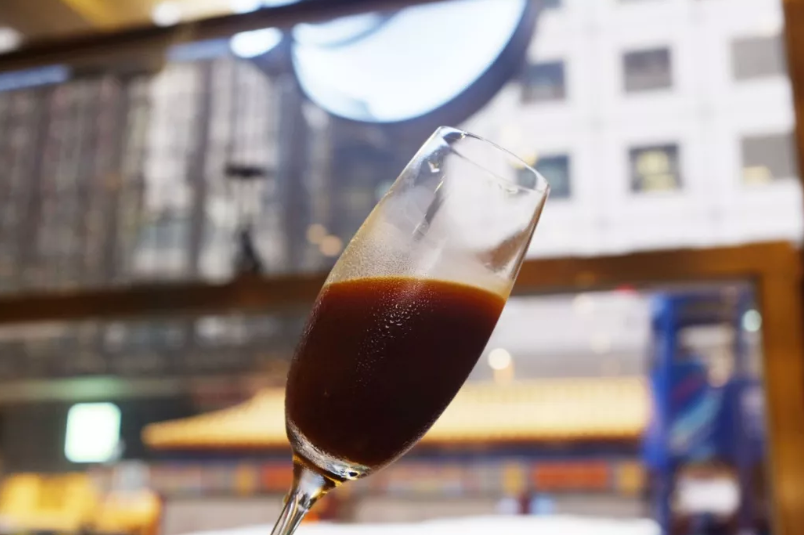 到香港电影里的中环,走一走,喝一杯