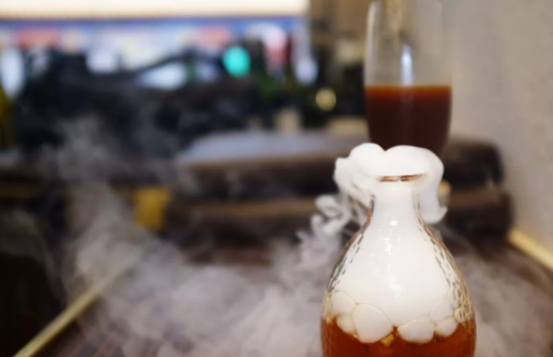到香港电影里的中环,走一走,喝一杯