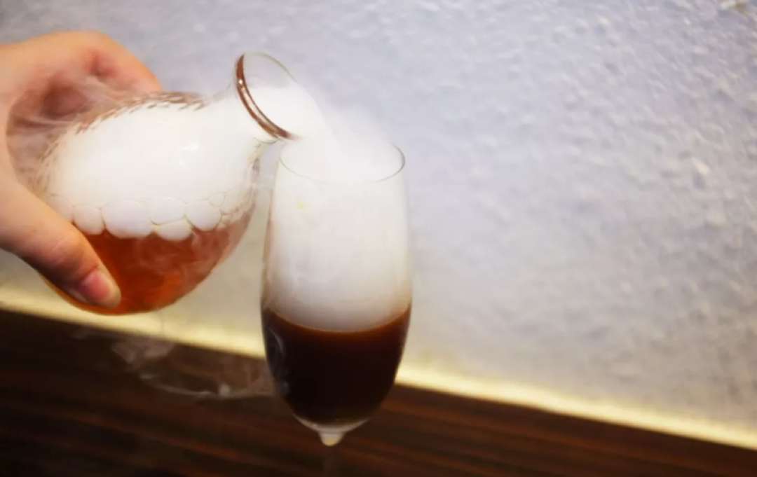 到香港电影里的中环,走一走,喝一杯