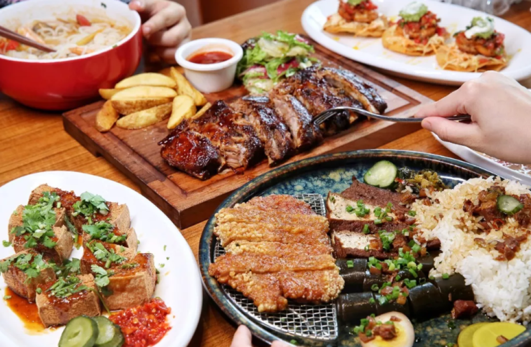 一家精通10国料理的店,能从早上8点吃到凌晨1点!