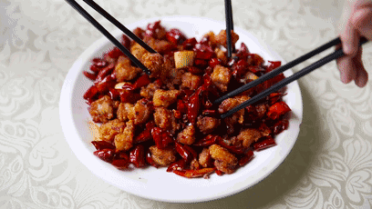 天天爆满!这家不到十张桌子的小店,竟成了南城的排队传奇!