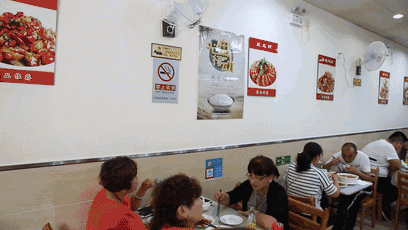 天天爆满!这家不到十张桌子的小店,竟成了南城的排队传奇!