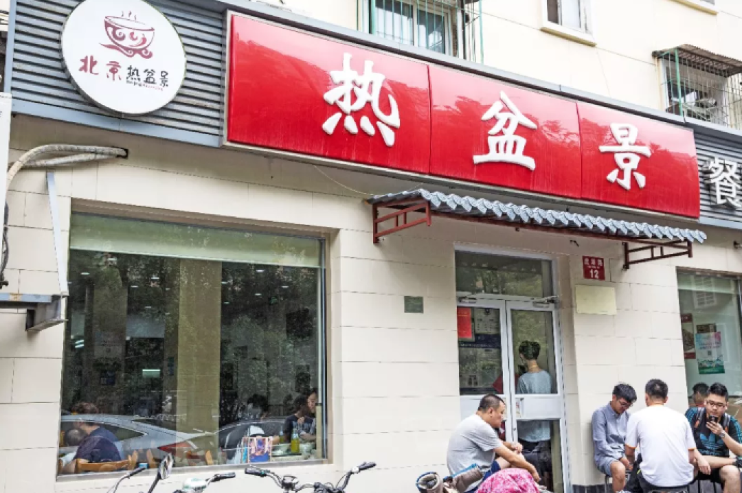 天天爆满!这家不到十张桌子的小店,竟成了南城的排队传奇!