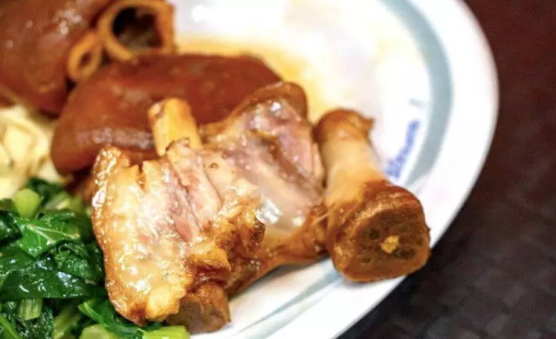 一碗正宗的隆江猪脚饭是怎么样的?