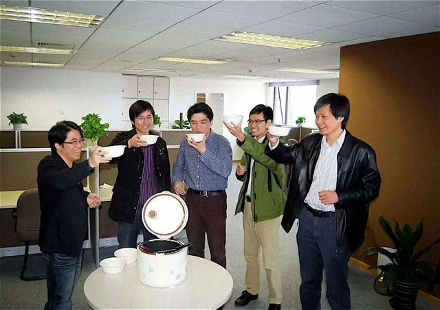 PhoneTalk No.35:小米终于上市了,你知道雷军有多努力吗?