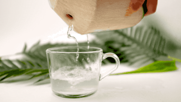 这些说自己是纯椰子水的,居然喝出了洗脚水味!