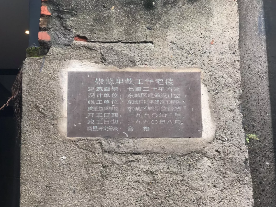 在香港端了15年盘子的他，在厕所边上开了个酒店，却成了成都人人打卡的网红地