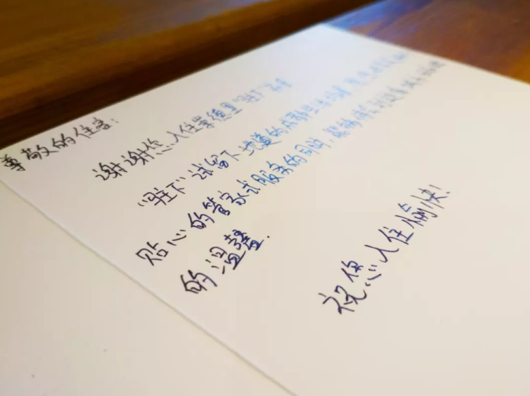 在香港端了15年盘子的他，在厕所边上开了个酒店，却成了成都人人打卡的网红地